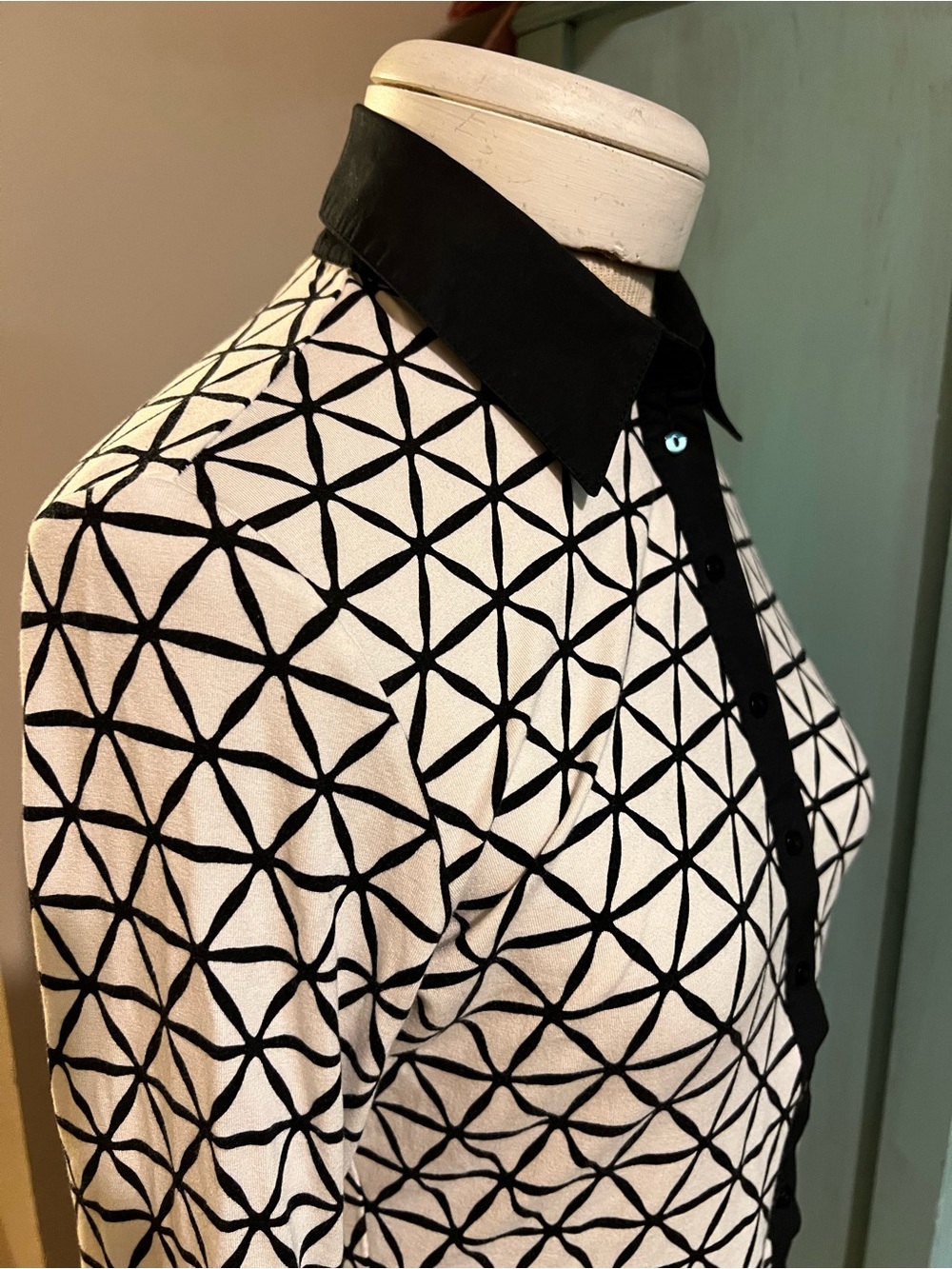 Anne Fontaine Sz 40 Shirt Geometric White W/ Contrast Crisp Cotton Black Collar - Picture 4 of 16